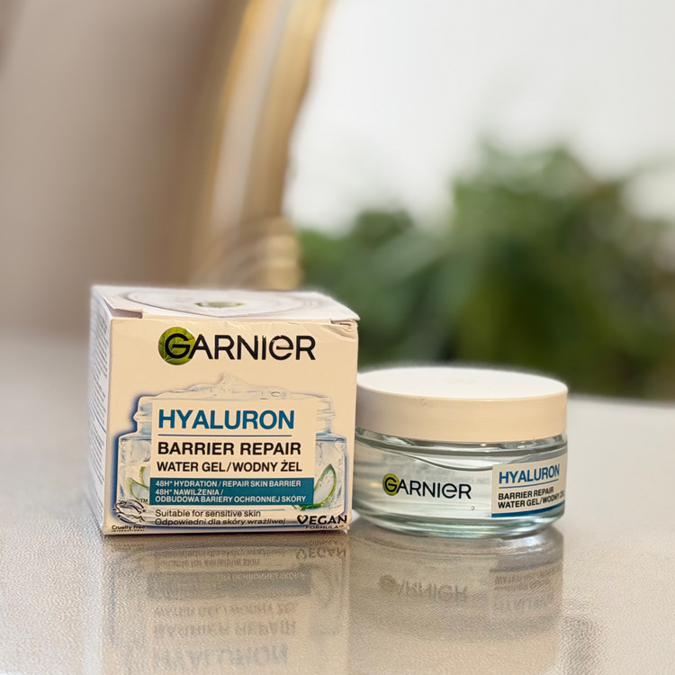 ژل آبرسان گارنیه Hyaluron Barrier Repair Water Gel